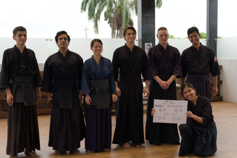 Primeros exámenes internos de Kendo en Shobukan – Foto Grupal